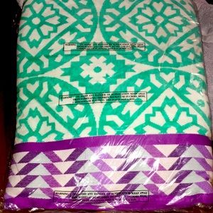 Sky Hilo Beach Towel Jumbo Size 40” x 70” NWT